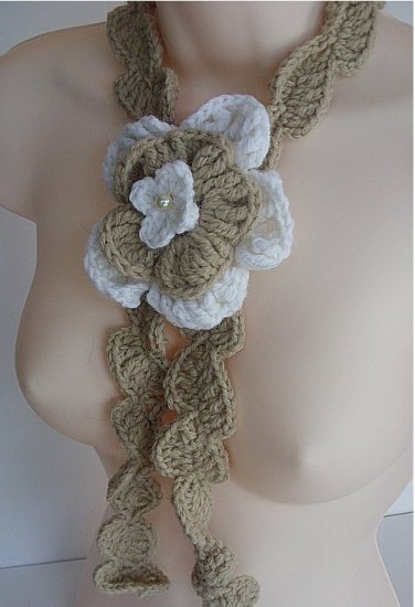Tan and White Flower Necklace 022