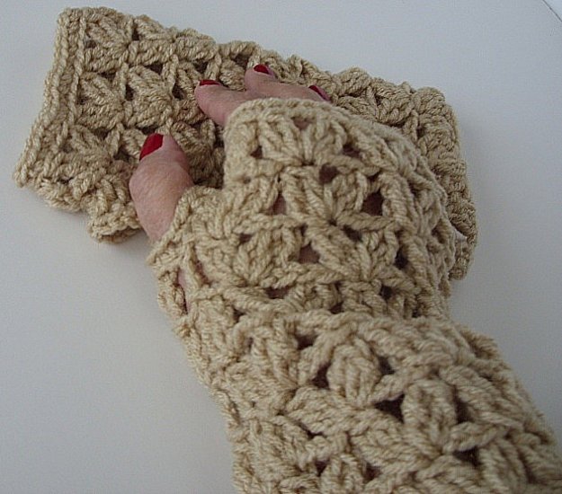 Tan Classic Fingerless Gloves