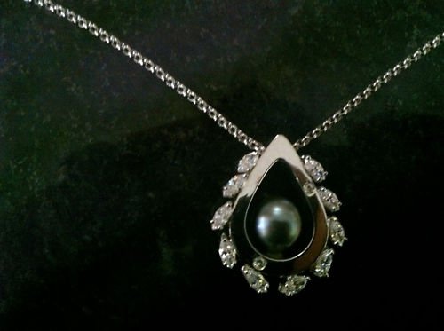 18k white gold diamond necklace w/ large Tahitian pearl