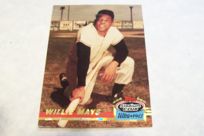 Willie Mays topps Stadium Club Ultra Pro Baseball Card