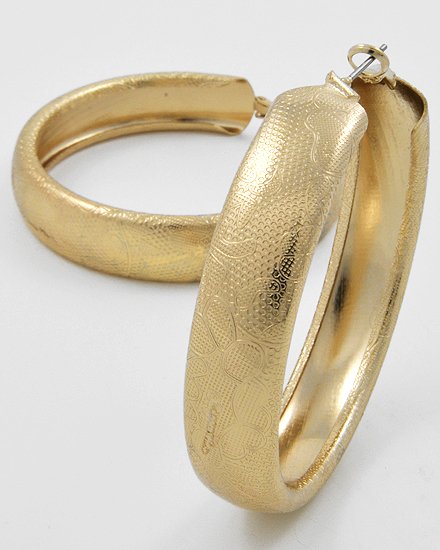 gold earrings