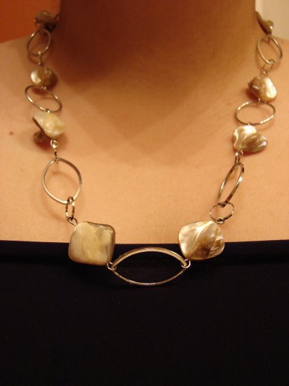 Silver chain link necklace with colored mother of pearl bead