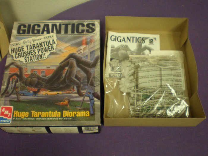 AMT Ertl Gigantics Tarantula Diorama # 8391, 8.0 VF