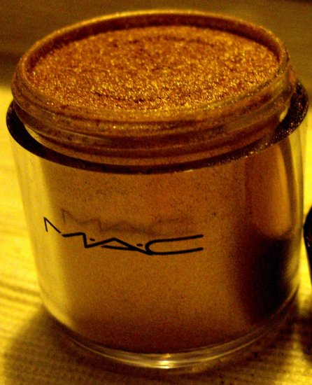 MAC Pigment Sample- Blonde's Gold