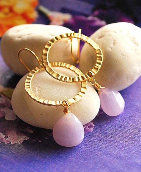 Large size texture ring with briolette lavender jade