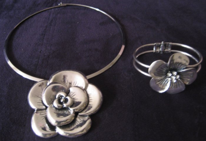 Silver Flower Set Choker