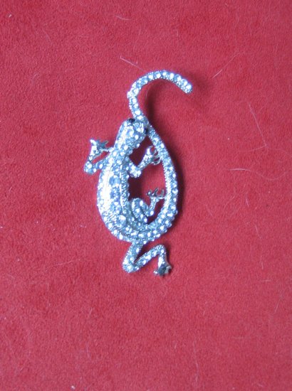 Silver Geico Pin