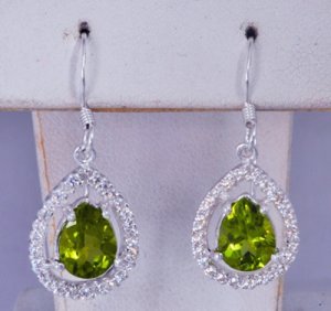 Oval Green Gemstone Eariings JE 0059