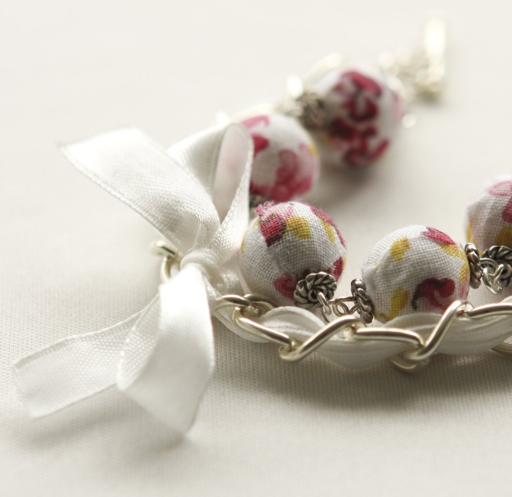 Red flowers cotton beads and white satin ribbon bracelet