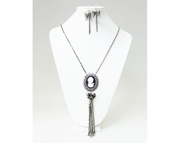 Monaliza Concept Pendant Necklace (Black/Silver)