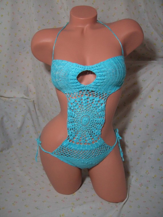 Turquoise Blue O-Ring Keyhole Bandeau Swimsuit (Small/Medium)