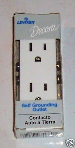 Leviton Decora Self Grounding Outlet white 15amp 125vlt