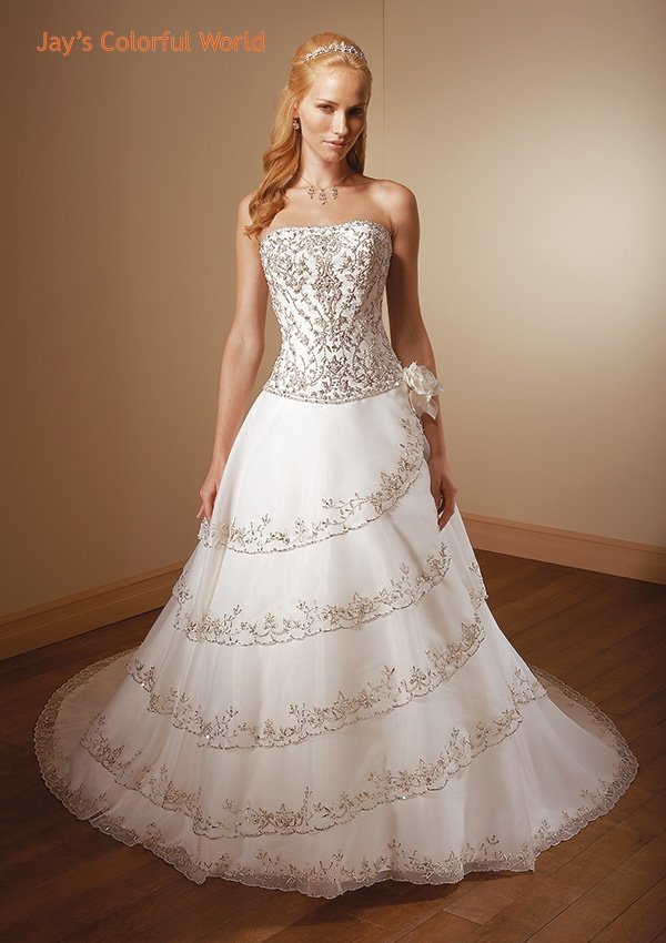 Scoop Neckline Strapless Embroidery Beading Tuller Wedding Dress Bridal Gown