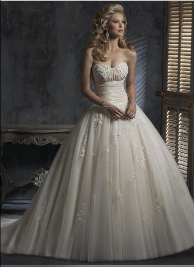 Ball Sweetheart Strapless Appliqued Beaded Tuller Custom made Wedding Dress