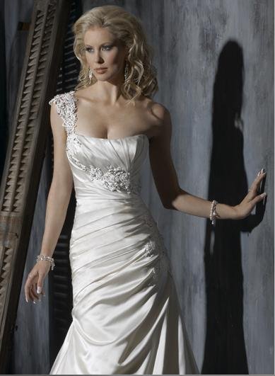Custom made Sheath Appliqued Beaded One-shoulder Wedding Dress