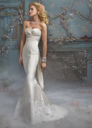 Mermaid V-neckline Backless Appliqued Wedding Dress Bridal Gown