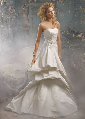 Backless Scoop Neckline Beading Taffeta Wedding Dress Bridal Gown