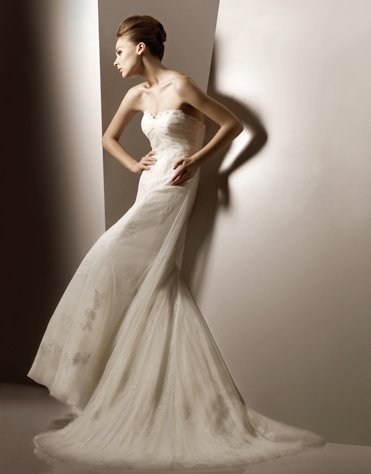 Sweetheart Strapless Appliqued Beading Tuller Wedding Dress Bridal Gown