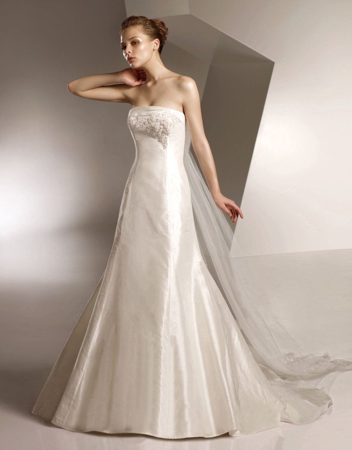 A-line Appliqued Beading Taffeta and Tuller Wedding Dress Bridal Gown