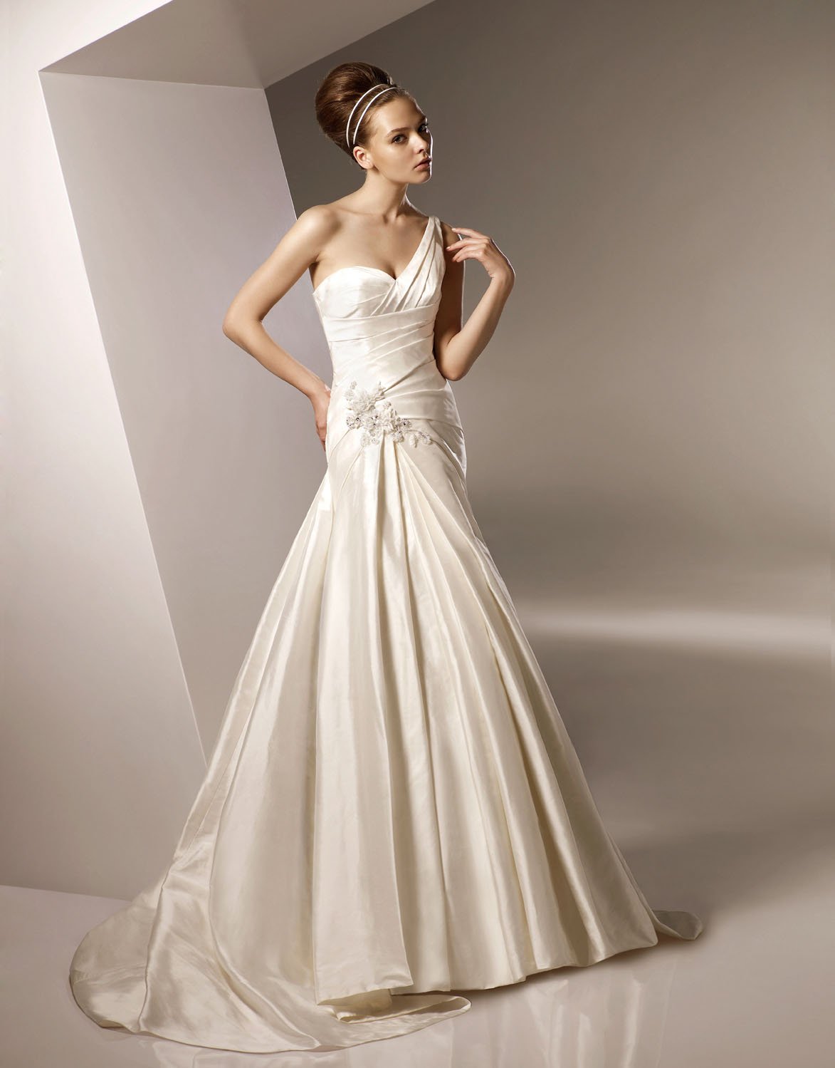 Sexy One-shoulder Sweep Train Taffeta Wedding Dress Bridal Gown