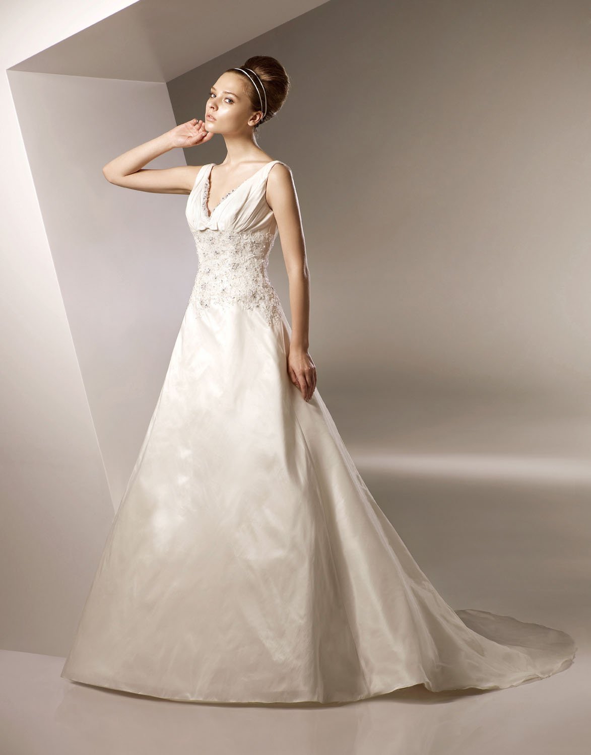 A-line V-neckline Appliqued Beading Taffeta Wedding Dress Bridal Gown
