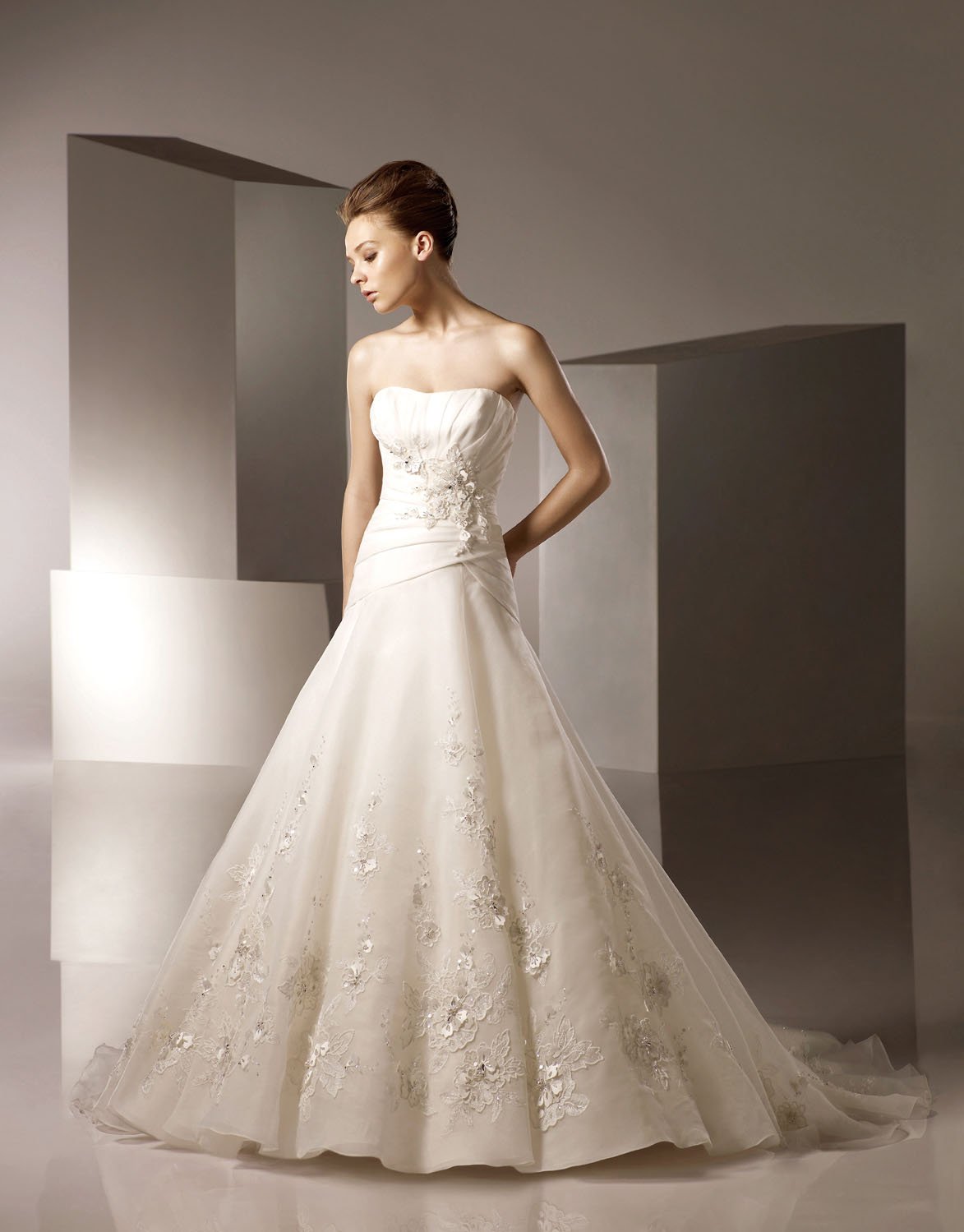 A-line Scoop Neckline Appliqued Beading Organza Wedding Dress Bridal Gown