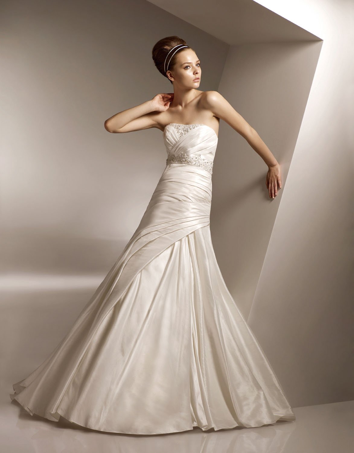 Appliqued Beading Strapless Wedding Dress Bridal Gown
