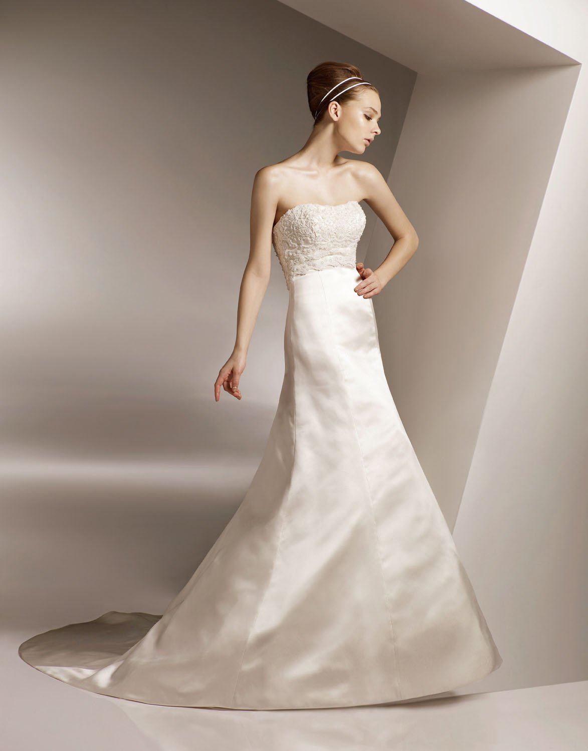 Scoop Neckline Strapless Appliqued Beading Taffeta Wedding Dress Bridal Gown