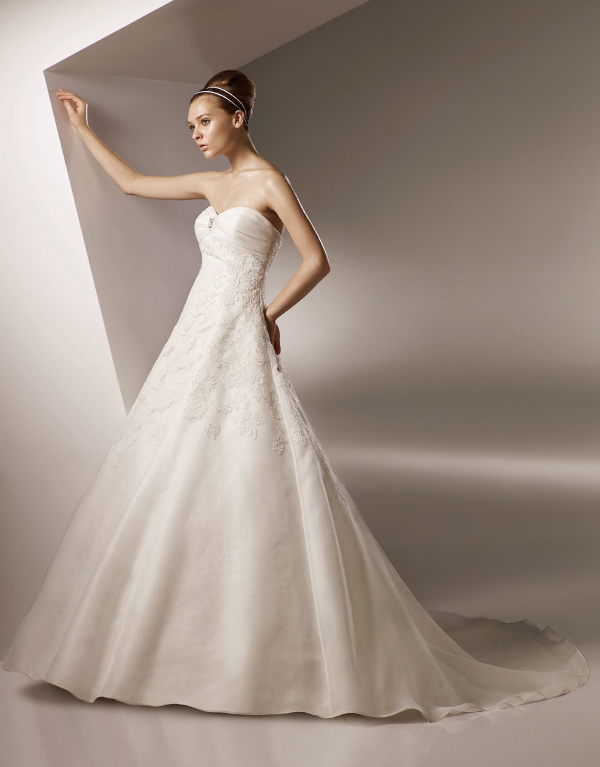 Sweetheart Appliqued Organza Wedding Dress Bridal Gown