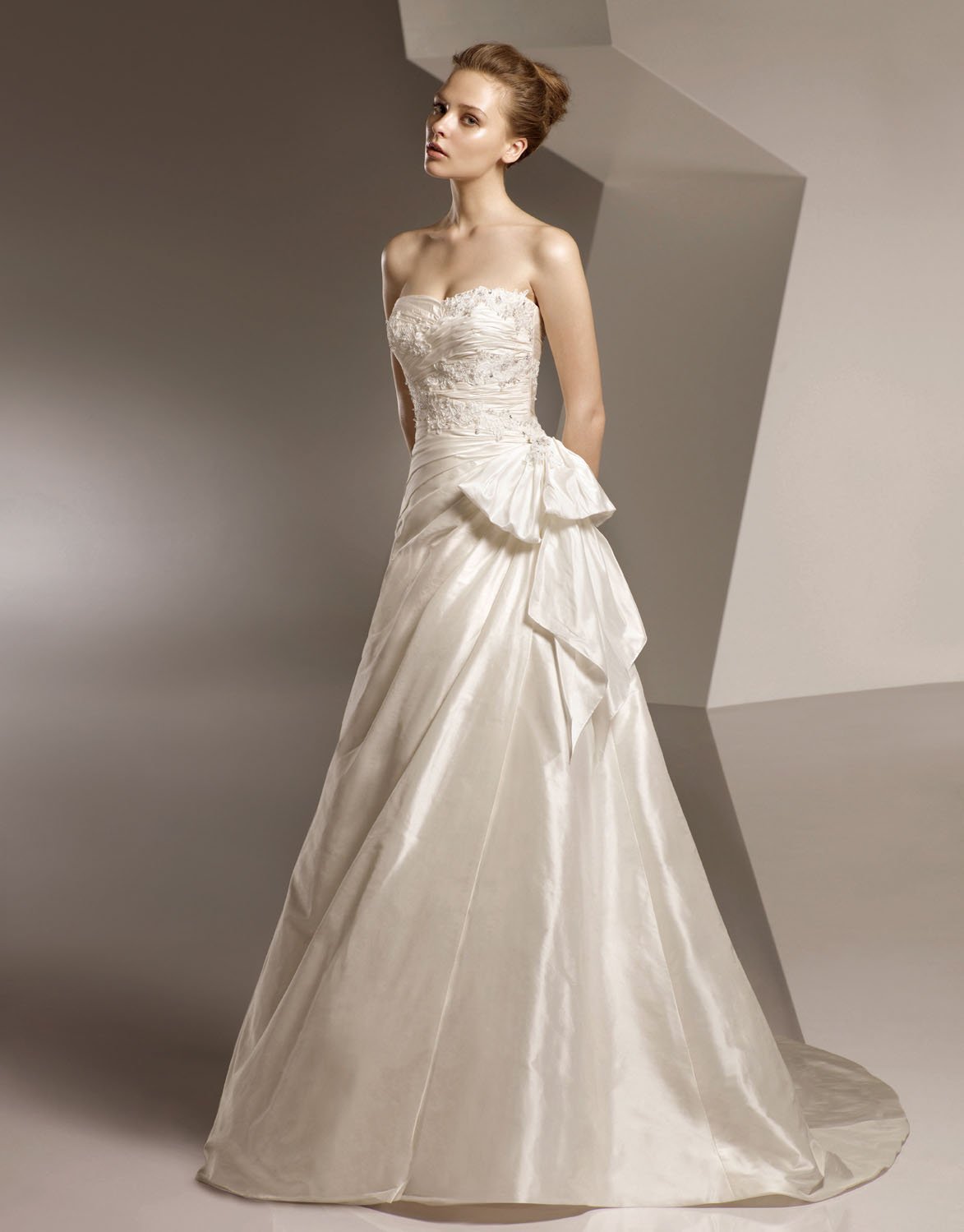 Sweetheart Appliqued Beading Taffeta Wedding Dress Bridal Gown aq0024