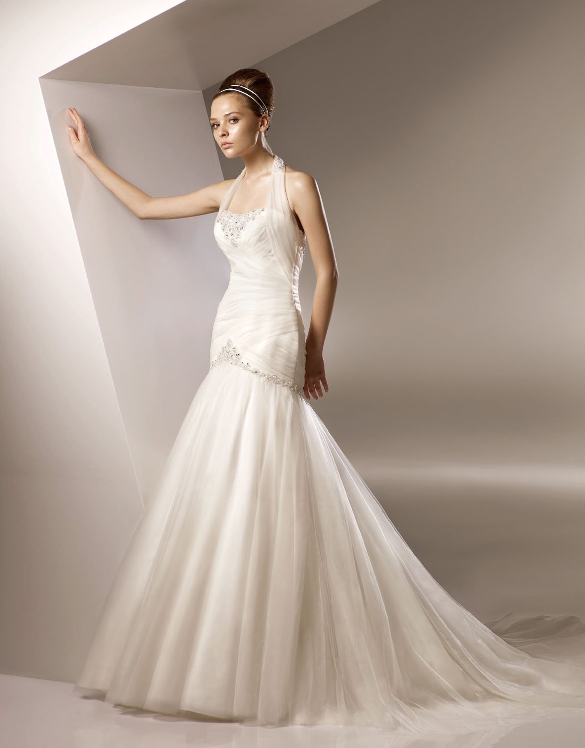 Halter Appliqued Beading Organza Train Wedding Dress Bridal Gown aq0026