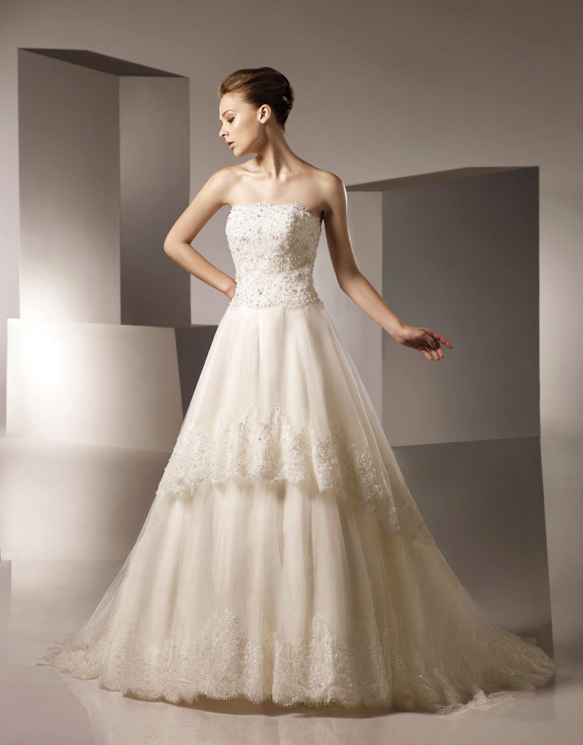 A-line Straight Neckline Appliqued Beading Tuller Wedding Dress Bridal Gown aq0028