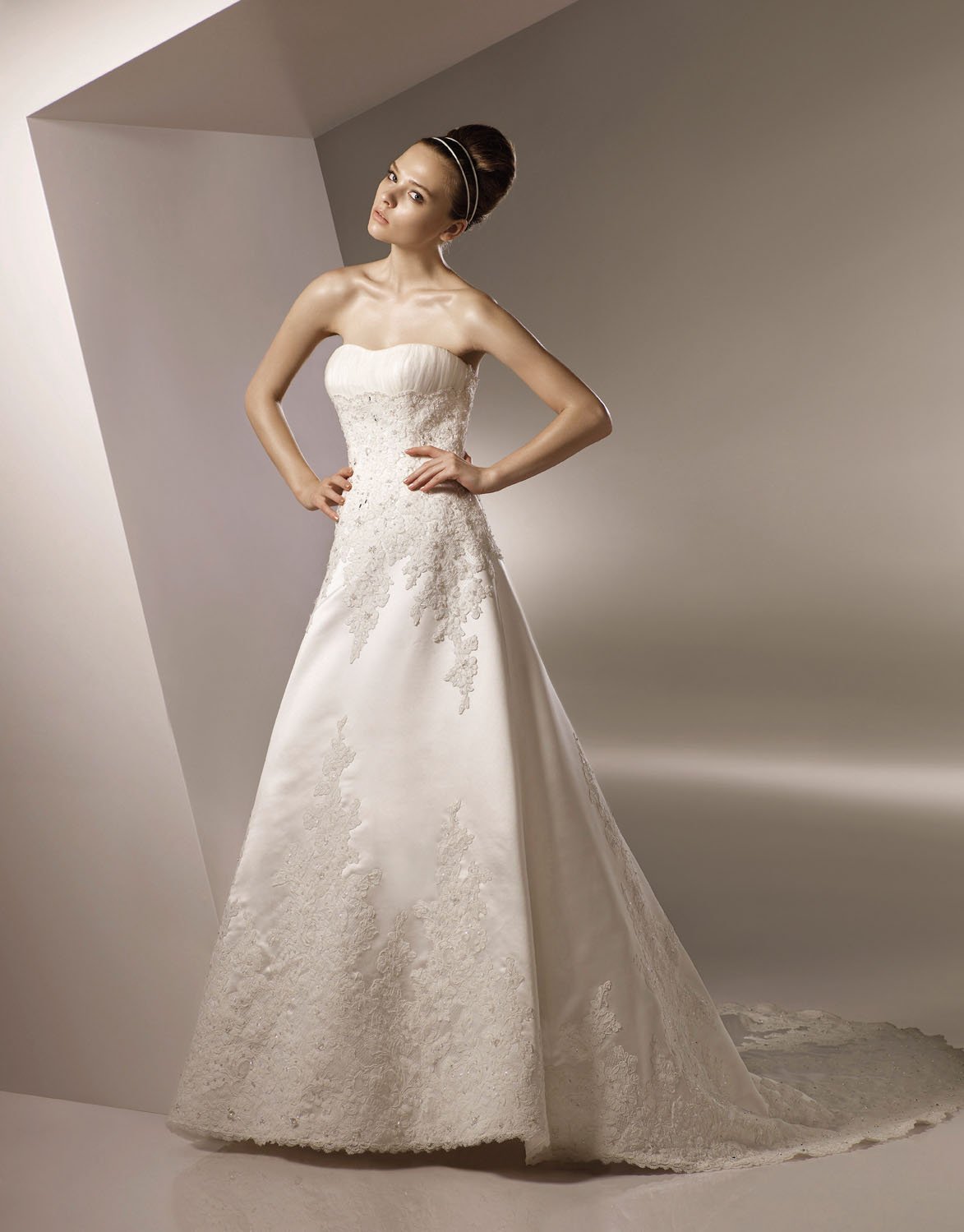 Scoop Neckline Appliqued Beading Wedding Dress Bridal Gown aq0029
