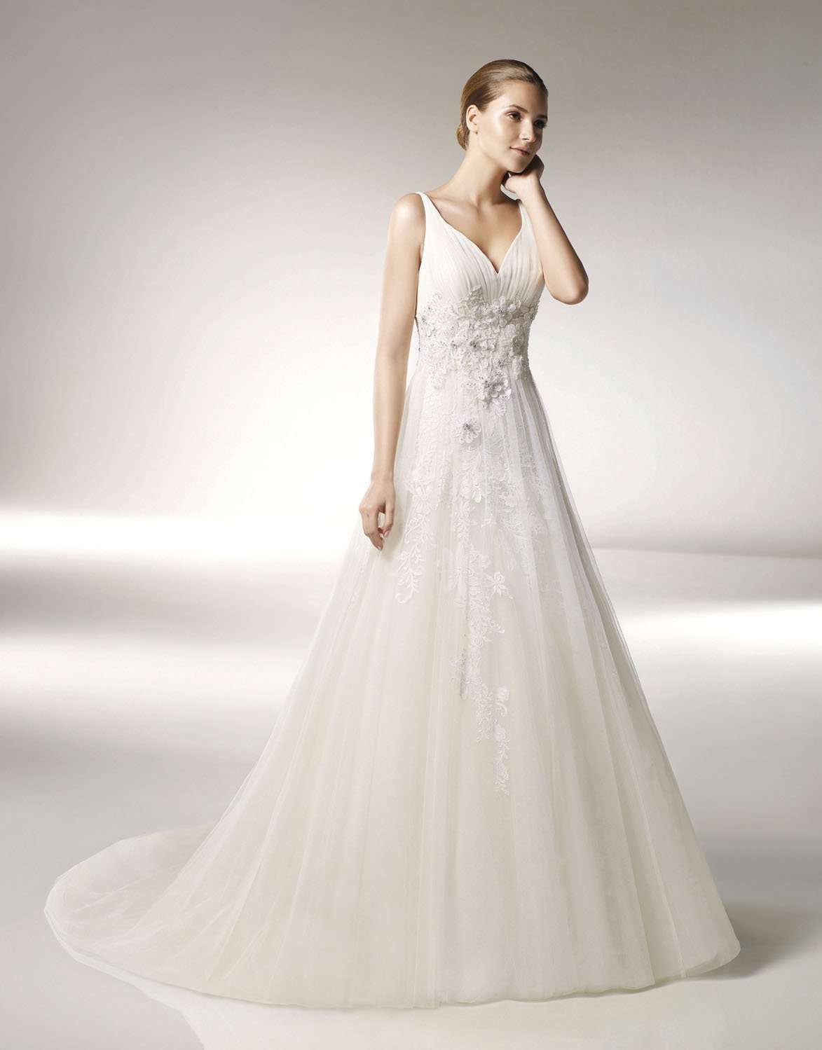 Cap Sleeve V-neckline Appliqued Beading Tuller Wedding Dress Bridal Gown aq0039