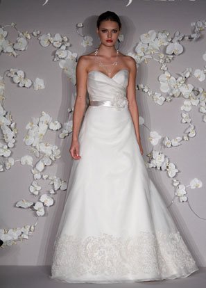 A-line V-neckline Appliqued Beading Organza Wedding Dress Bridal Gown JH003