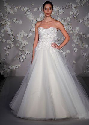 Ball Scoop Neckline Appliqued Beading Strapless Wedding Dress Bridal Gown JH011