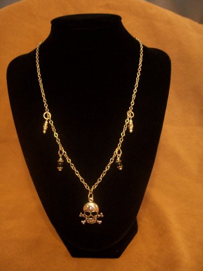 Skull pendant necklace