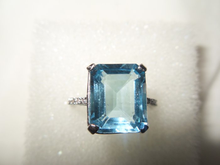 10K White Gold 0.06ctw Diamond 7ctw Topaz Ring-Size 7-New
