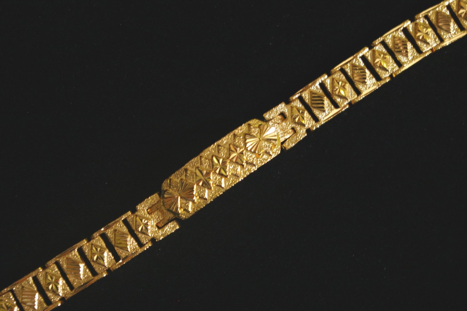 7.44" nice curve out 24K gold filled bracelet bangle 31