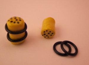 Spotted Yellow Plug