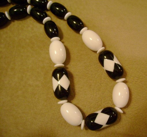 Vintage Bead Necklace Black and White 1950s Retro