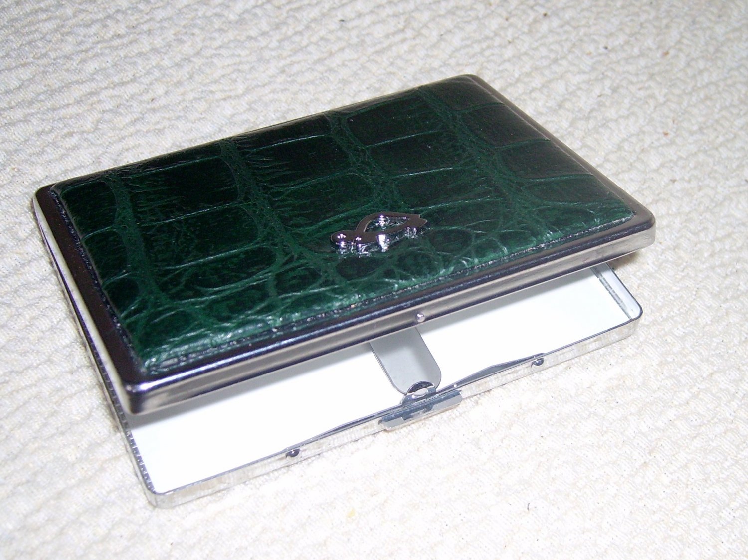 Green Carpisa card-sigarette holder
