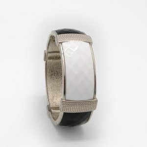 DI-CUT~BLACK/WHITE~Hinged Bangle Bracelet!
