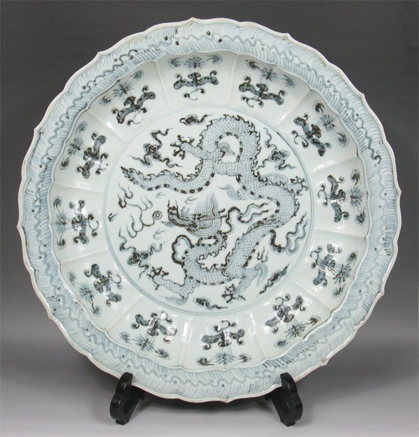 MING DYNASTY BLUE AND WHITE PORCELAIN PLATE #P2529