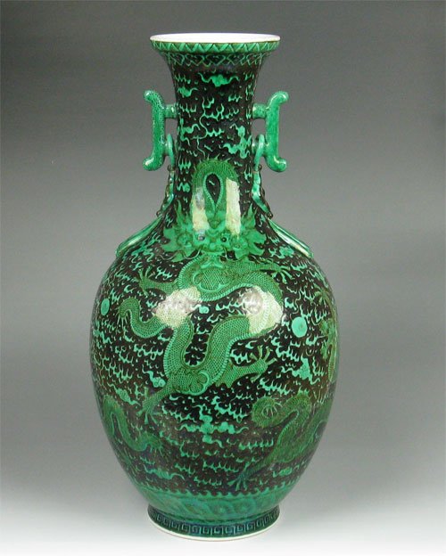 QING DYNASTY BLACK GROUND WITH GREEN Dragon VASE #P2499