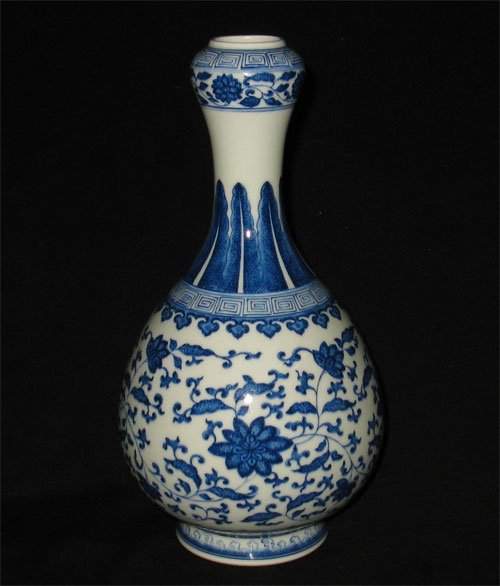 QING DYNASTY BLUE AND WHITE PORCELAIN VASE #P2228