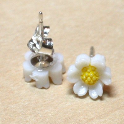 Mini Daisy Earrings