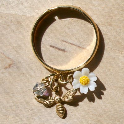 Bumble Bee Daisy Ring