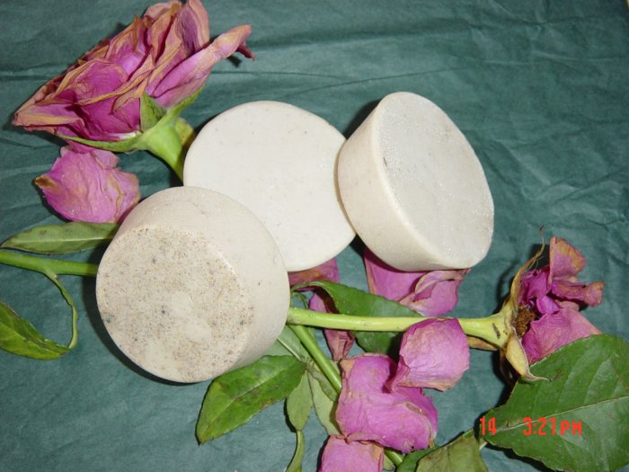 PLUMARIA AND CHAMOMILLE Handmade Soap - 3 OZ. TART