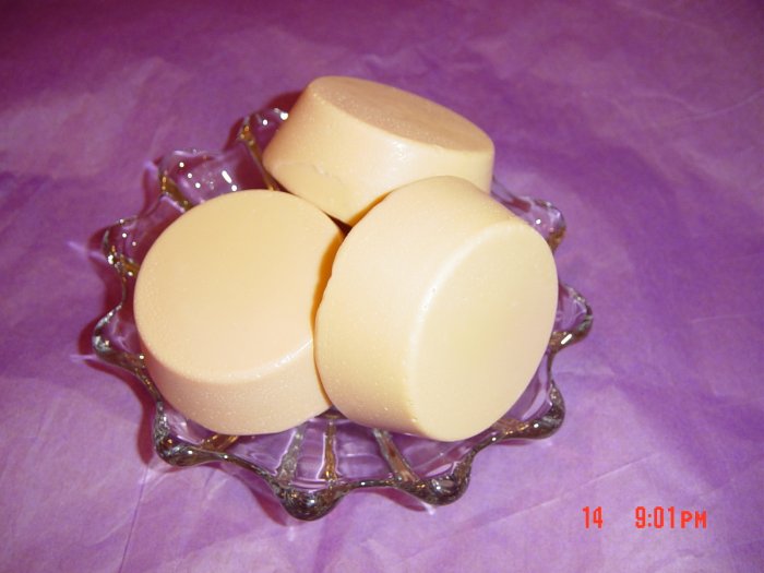 MANGO AND VANILLA Handmade Soap - 3 OZ. TART